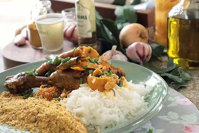 Frango Caipira com Pequi e Cachaça