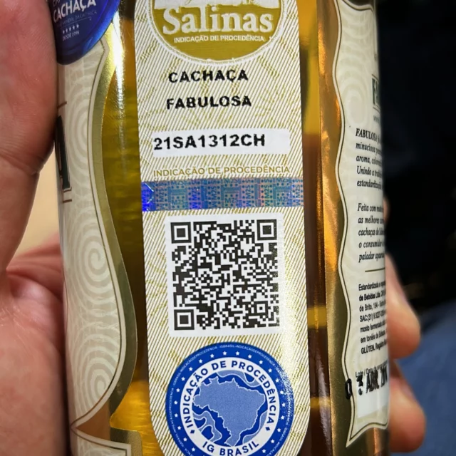 🥃 Tradição Que Carrega Um Selo De Origem ✨

A Cachaça Fabulosa Tem Orgulho De Ostentar O Selo De Indicação Geográfica De Salinas (Mg) — Uma Certificação Que Garante A Autenticidade E A Excelência Das Cachaças Produzidas Na Região Mais Renomada Do Brasil.

Esse Selo Representa Não Apenas A Qualidade Artesanal E O Rigor Na Produção, Mas Também A História, O Terroir E A Paixão De Gerações De Produtores Que Transformaram Salinas Em Referência Mundial.

Quando Você Escolhe A Fabulosa, Não Está Apenas Degustando Uma Cachaça Premium. Está Vivendo Uma Experiência Que Traz Em Cada Gota A Tradição, A Cultura E A Identidade De Salinas.

🔖 Um Selo Que Certifica.
💛 Uma Origem Que Orgulha.
🥃 Uma Cachaça Que Encanta: Fabulosa.